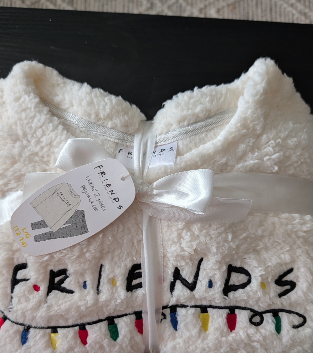 NWT FRIENDS Ladies Pajama Set In Size Large (12-14)